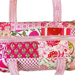 Handmade Pink Floral <b>Patchwork</b> Duffel <b>Bag</b> With Zipper Closure Multi-Functional Travel For Women Casual Style Textile Material - Product Image 3