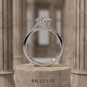 Anillo de Compromiso de Moissanita Redonda de 8 mm, Piedra Central de 2.00 Quilates, Anillo de Plata Chapado en Oro de 14K con Banda Pavé, Joyería Nupcial para Mujer - Product Image 3