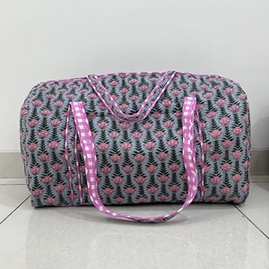 Sac de voyage matelassé en coton pour femme, grand sac de sport écologique, sac à main en textile durable imprimé au bloc, motif floral, pour le week-end - Product Image 3