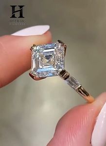 แหวนหมั้นเพชรทรงแอสเชอร์คัทสุดหรู เพชรเลี้ยงในห้องปฏิบัติการ ทองคำแท้ 14K 18K ทรงเรียว ประดับเพชรทรงบาแกตต์ด้านข้าง แหวนวินเทจสามเม็ด - Product Image 2