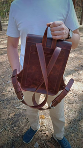 Sac à dos en cuir pour homme, style rétro vintage de luxe, sac à dos de mode de luxe avec doublure en coton et fermeture à bouton pour les voyages - Product Image 4