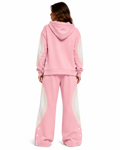 Ensemble de survêtement tendance pour femme avec sweat à capuche à motif personnalisé et pantalon cargo à panneaux incurvés et boutons-pression – Vente en gros - Product Image 4