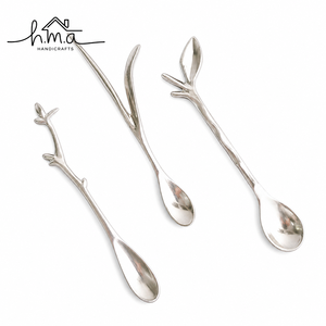 Ensemble de cuillères en laiton couleur argent, bol ovale, manche en forme de branche organique avec forme abstraite artistique, élégant ensemble de cuillères à dessert - Product Image 1