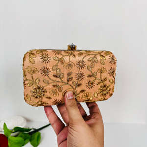 Elegancia, bolso cruzado compacto de aluminio chapado en oro, bolso cruzado elegante, escultura pulida moderna, bordado de ala de cielo, moda - Product Image 5