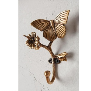 Porte-manteau mural décoratif vintage en métal avec motif floral, durable, à fixer au mur - Product Image 1