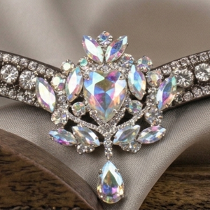 Tiare de luxe élégante en cristal transparent, couronne en V, frontale de cheval, bride de dressage en cuir rembourrée faite à la main, équipement d'équitation OEM - Product Image 5