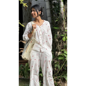 Conjunto coordinado Crimson Sea Treasures: bikinis y ropa de playa elegantes - Product Image 3