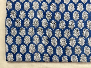 Tissu en coton imprimé à la main Indigo Blue Leaf Buta, tissu en coton imprimé à la main indien de Jaipur, motif petit, matière pour robe - Product Image 3