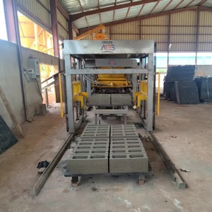 Machine à fabriquer des briques en béton économique et efficace ; flexible et facile à entretenir ; contrôle PLC avec écran tactile. - Product Image 4
