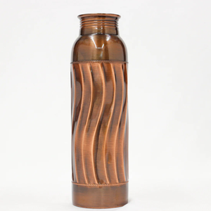 Nouvelle bouteille en cuivre avec finition antique de qualité supérieure, bouteille d'eau en cuivre avec design en relief, bouteille en cuivre pur - Product Image 1