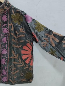 Veste artisanale en velours brodée Suzani, style vintage, pour festival, manteau d'hiver, vêtement bohème, blazer - Product Image 6