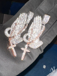 Pendentif de fiançailles Hip Hop Mains en prière en Moissanite, en Argent 925 plaqué Or Rose, avec micro-incrustation et breloque croix taille brillant, Bijou - Product Image 2