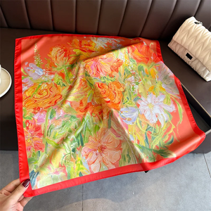 ผ้าพันคอไหมสี่เหลี่ยมหรูหราขนาด 70 ซม. สำหรับผู้หญิง ผ้าพันคอพิมพ์ลายดอกไม้สัมผัสนุ่มดุจไหม ผ้าโพกศีรษะแฟชั่นสำหรับสุภาพสตรี ผ้าพันคอแบบผูกผม และริบบิ้นผูกกระเป๋า - Product Image 2