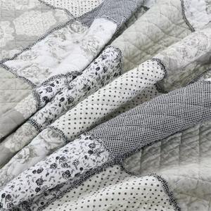 Juego de Cubrecama y Colcha de Terciopelo de Lujo, Bordado Moderno, Impermeable y Lavable, 300 Hilos, Opciones de Logotipo y Color Personalizados - Product Image 3