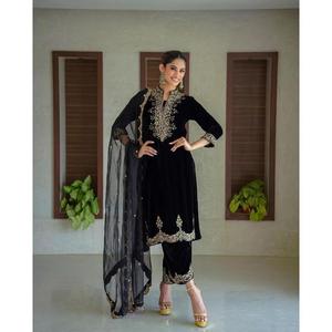 ROPA FORMAL HILO DE TERCIOPELO CON SECUENCIA TRABAJO FONDO SUPERIOR CON DUPATTA BLACK Kurta sets - Product Image 1