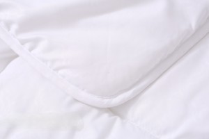 Couette d'hiver matelassée en polyester blanc hypoallergénique, respirante, lavable en machine - Product Image 6