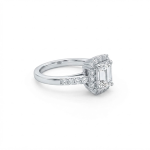 Anillo Fino Ember Moon con Corte Esmeralda, Halo, Banda Nupcial, Oro Blanco, Anillo de Compromiso con Engaste de Puntas, Moissanita con Baño de Rodio - Product Image 3