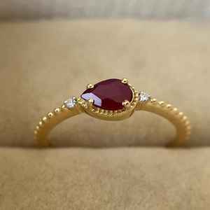 แหวนอาร์ตเดโคประดับทับทิมทรงลูกแพร์ เงินแท้ 925 ชุบทอง 14K ของขวัญแต่งงานวินเทจ - Product Image 5