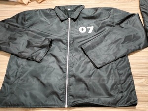 Ensemble de survêtement coupe-vent léger en polyester et nylon imperméable avec logo personnalisé pour homme - Product Image 3
