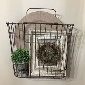 Moderna Cesta Colgante de Pared de Hierro Ecológica para Exhibición Decorativa y Organizador de Almacenamiento Ligero para Pared - Product Image 1