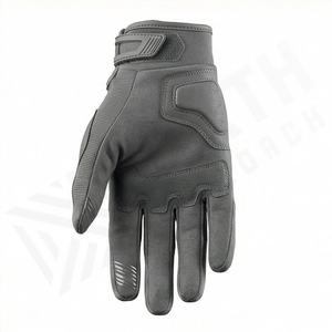 Équipement en cuir durable personnalisé pour motards avec une adhérence sécurisée, intérieur respirant, adapté aux longues balades - Product Image 2