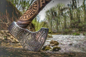 Hacha de Estilo Vikingo de Acero Inoxidable Personalizada, Hacha con Barba, Hacha Tomahawk de Madera de Palisandro, Funda de Cuero Premium - Product Image 3
