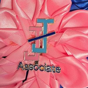 Broche élégante en satin Jack and Jill, épingle de revers en tissu, accessoire de mode décoratif, broche artisanale pour femme, idéale pour les occasions formelles - Product Image 5