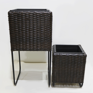 Jardinière carrée moderne en rotin PE pour extérieur, ensemble de jardinières surélevées marron foncé avec support et doublure en plastique - Product Image 1