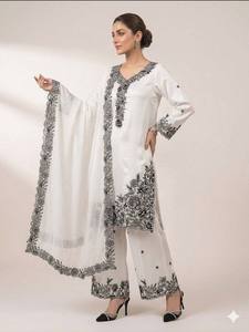 Costume Anarkali traditionnel pour femmes, en coton blanc brodé, coupe ample, longueur au sol, style Inde Pakistan, tenue de mariage - Product Image 2