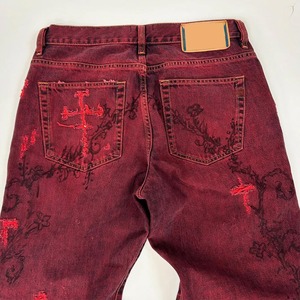 Jeans de hombre estilo streetwear con parches y pedrería, tela de buena calidad y cómoda. - Product Image 5