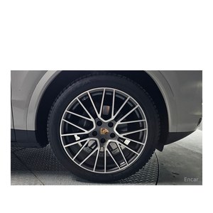 Cayenne 3.0 2024 con Caja de Cambios Automática, 20,797 km, Asientos de Cuero, Cámara Trasera, Volante a la Izquierda, Techo Panorámico, Luces LED - Product Image 5