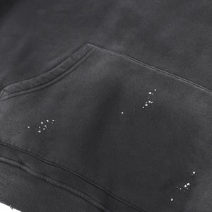 Sudadera con Capucha para Hombre, Negra, Oversize, de Felpa de Algodón, con Efecto Desgastado y Salpicaduras de Pintura, Estilo Urbano, con Logotipo Personalizado - Product Image 5