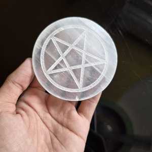 Plaque en sélénite naturelle Étoile de David de 3 pouces, hexagramme gravé, plaque de recharge en cristal rond, décoration spirituelle, vente en gros - Product Image 5