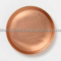 Plateau de toilette rond en cuivre martelé, écologique et durable, avec bord large, pour serviettes et articles de toilette, par Ali Handicrafts, vente en gros B2B - Product Image 6