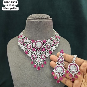Conjunto de collar llamativo con diseño floral en plata chapada, pendientes de borla en forma de lágrima y conjunto de joyería nupcial para boda con mang tika. - Product Image 5