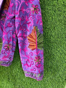 Chaqueta Bohemia de Terciopelo Morado con Bordado Suzani, Motivo Floral Multicolor, Moda Étnica, Ropa de Abrigo de Primavera - Product Image 3