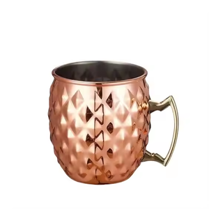 Verre à boire en cuivre finition galet, avec poignée en laiton courbée, gobelet en métal gaufré, vaisselle de luxe pour l'hôtellerie - Product Image 6