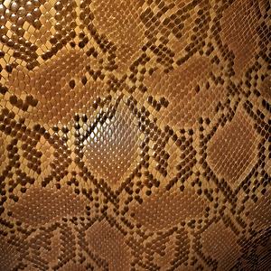 Matériau texturé imprimé serpent Cobra de qualité supérieure pour la confection de sacs à main, portefeuilles, ceintures, bracelets de montre, sandales et équipements professionnels pour 2026 - Product Image 1