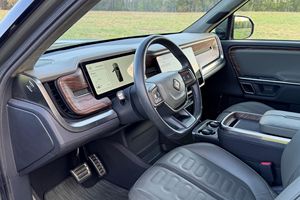 Auto Usado en Excelentes Condiciones, RivianS R1S Launch Edition 2023, SUV Usado, Listo para Enviar - Product Image 2