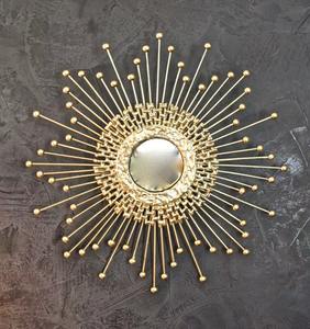 Cadre de miroir en métal de qualité assurée, offrant un aspect professionnel et soigné, idéal pour les hôtels et les bureaux. - Product Image 1