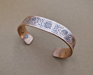 Mode Chunky Pur Cuivre Magnétique Bracelet Étanche bijoux Minimaliste Multicouche Ouvert Manchette à bas prix par LUXURY CRAFTS - Product Image 4