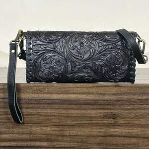 Nueva Cartera Cruzada de Diseño 2026 con Grabado a Mano en Cuero, Cartera Trifold de Piel Genuina de Vacuno con Correa de Muñeca para Mujer - Product Image 5