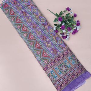 Tela de Crepé Ligera Color Violeta Púrpura, 54 Pulgadas, con Bordado Geométrico/Paisley, Material para Kurtis y Túnicas - Product Image 1