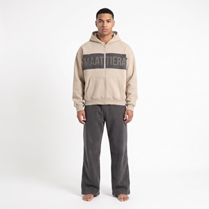 Ensemble survêtement homme beige et gris à blocs de couleur, sweat à capuche zippé et pantalon de jogging oversize, style streetwear et sportswear - Product Image 1