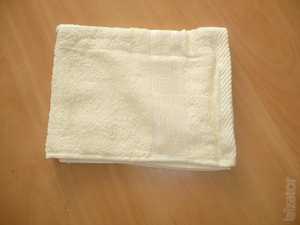 Serviette de bain en coton blanc doux avec motif rayé tissé décoratif - Product Image 2