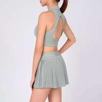 PREEINDUSTRY Ensemble short et débardeur dos nageur streetwear pour femme avec patchs en jersey et ornements en strass, longueur genou, couleur unie