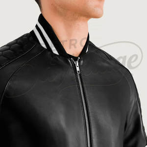 Blouson bomber en cuir véritable noir pour homme avec manches matelassées en nid d'abeille et poignets côtelés rayés, coupe ajustée - Product Image 5