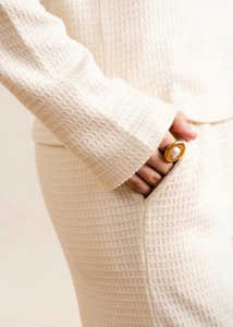 Ensemble deux pièces pour femme, survêtement personnalisé en maille gaufrée crème, tenue de détente ultra-douce, vêtements de nuit en maille texturée et pantoufles - Product Image 4