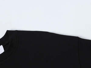 เสื้อยืดคอกลมแขนสั้นสีดำสำหรับผู้ชาย ผ้าฝ้ายเจอร์ซีย์ 100% ทรงปกติ สไตล์ลำลอง สีพื้น ทอแบบเรียบ - Product Image 2