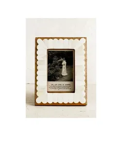 Cadre photo en bois sculpté traditionnel pour décoration murale ethnique, avec une esthétique rustique de ferme pour votre maison. - Product Image 6
